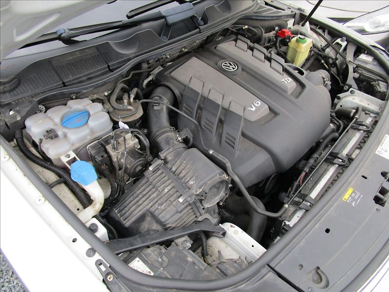Volkswagen Touareg 3.0TDi V6  R-Line, 4x4, Bi-Xen - fotka 46 z 48