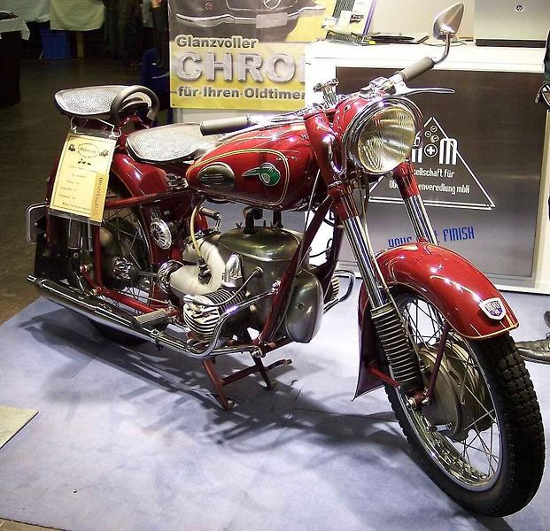 Motocykl IFA BK 350 byl vnímán jako zajímavý konkurent československé Jawy 350. Dovážel se k nám, ale jen v malém množství.