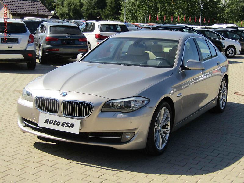 BMW Řada 5 (2011) 3.0 i, ČR, AT, kůže - fotka 3 z 22