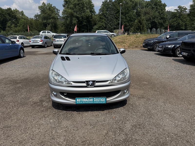 Peugeot 206 1.4i - fotka 2 z 21