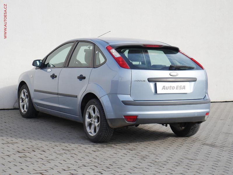 Ford Focus (2005) 1.6i, AC - fotka 6 z 15