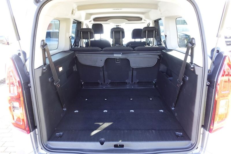 Toyota ProAce City Verso 1.5 D4-D 130 - 8 AT Family 7S - fotka 14 z 33