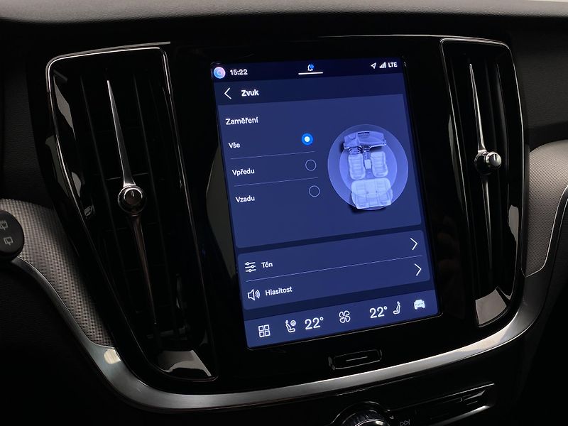 Volvo V60 T6 AWD PLUG-IN DARK REZERVACE - fotka 56 z 58