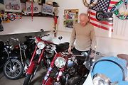 Jindřich Kabourek ve svém motocyklovém království.