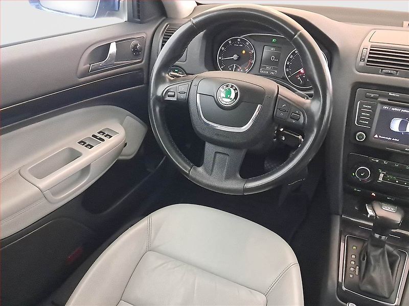 Škoda Octavia (2011) Laurin&Klement 1.8 TSI - fotka 7 z 30