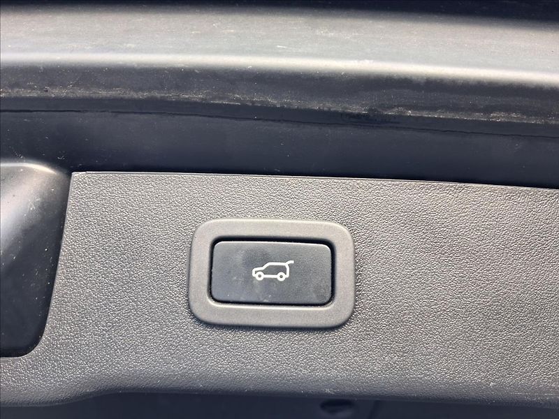 Jaguar XF 2,0 177kw, R-Sport - fotka 9 z 16