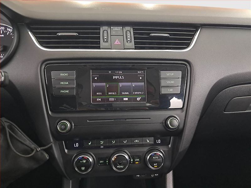Škoda Octavia (2015) 1.6 TDI, Tempomat - fotka 12 z 19