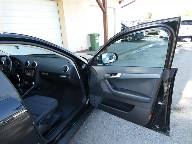 Audi A3 1,6 TDi 77kW serviska,digi.kli - fotka 25 z 47