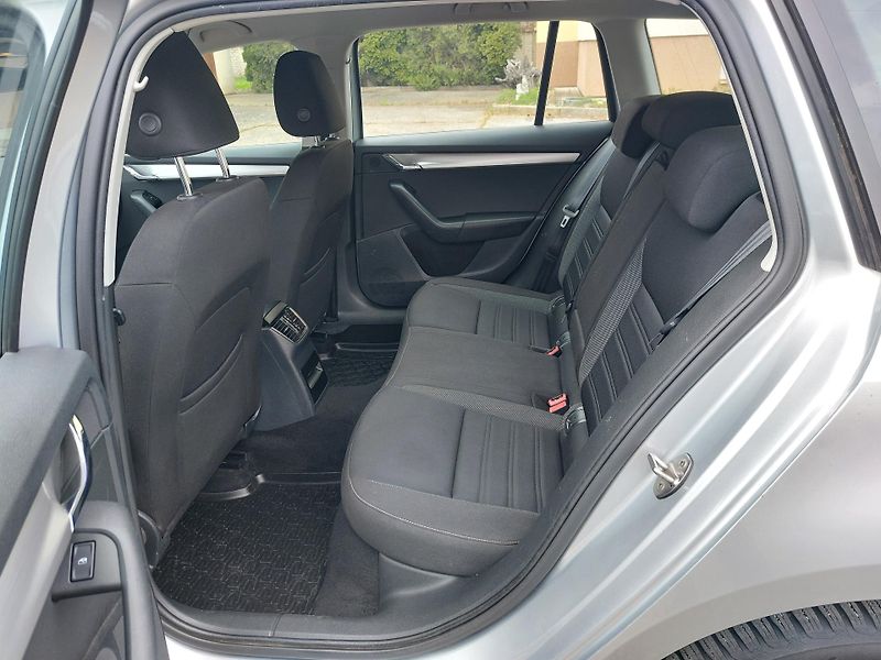 Škoda Octavia 2,0 TDi 110kw STYLE Manuál - fotka 17 z 19