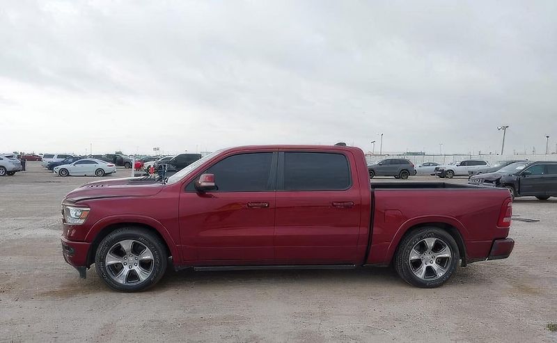 Dodge RAM (2020) Auto na cestě - fotka 13 z 17