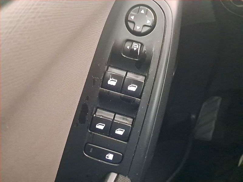 Citroën C4 Picasso (2014) 1.6 HDi, 7 míst, Serv.kniha - fotka 15 z 18