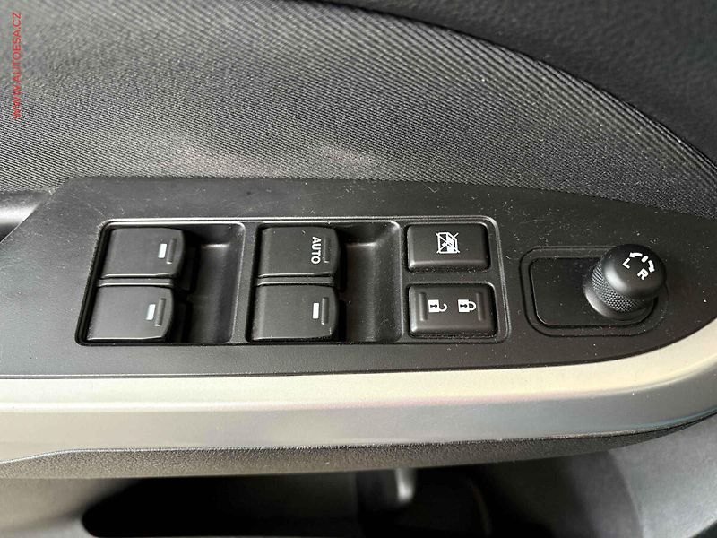 Suzuki Vitara (2015) 1.6 VVTi, 1.maj,ČR - fotka 12 z 15