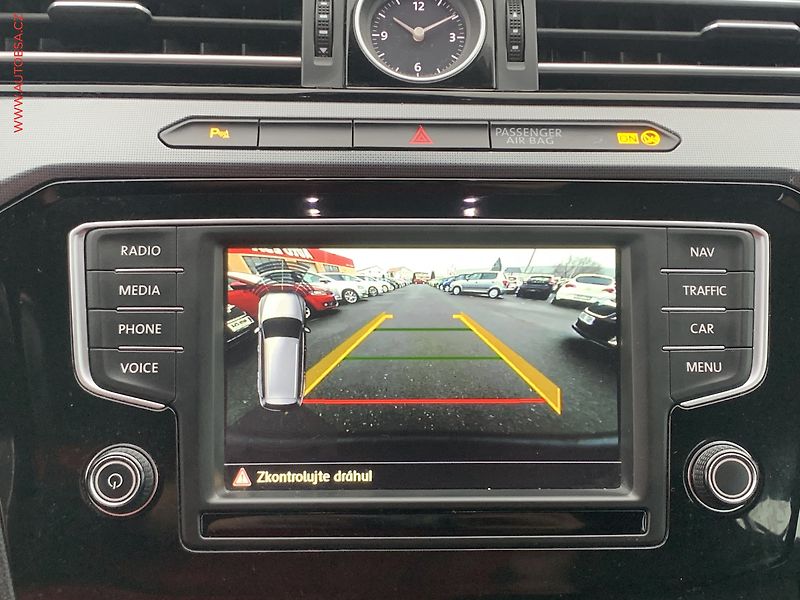 Volkswagen Passat (2015) 2.0 TDi, R-Line, DSG, LED - fotka 17 z 22