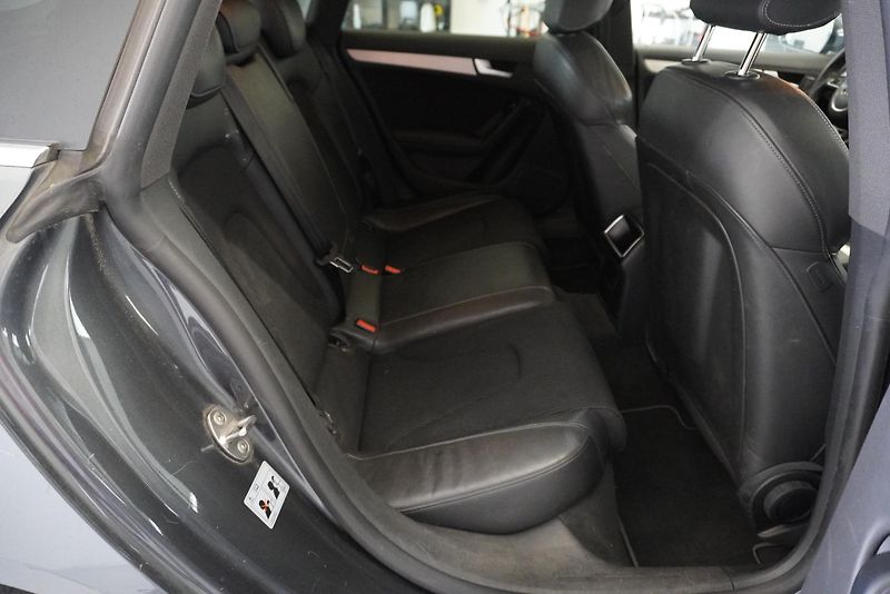 Audi A5 2,0 TDI S-LINE AUTOMAT - fotka 22 z 26