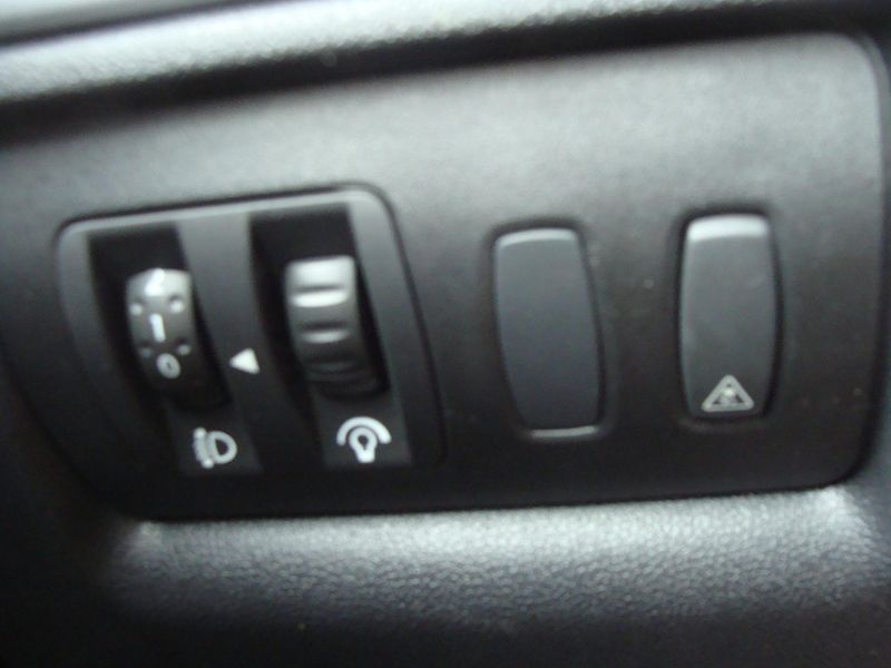 Renault Clio 1.2i, 74 kW, klimatizace - fotka 12 z 22