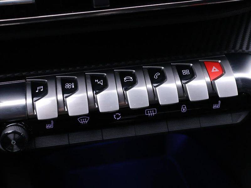 Peugeot 3008 1,2 PT 130k Aut. LED CZ DPH - fotka 21 z 30