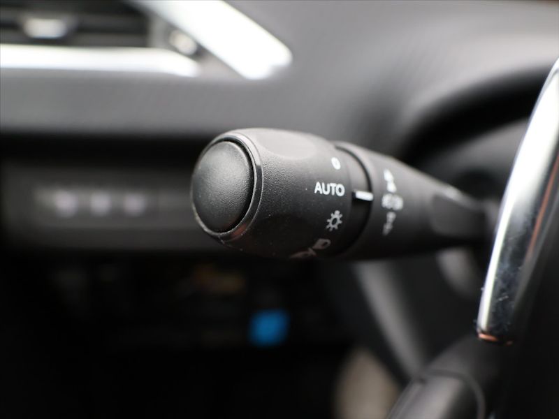 Peugeot 2008 1,2 VTi 60kW AT,Navi - fotka 19 z 32