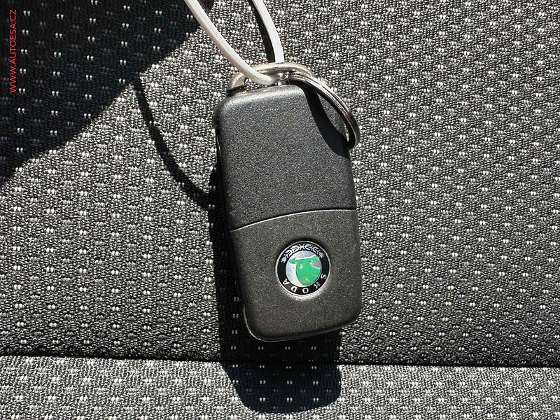 Škoda Superb (2012) 2.0TDi, DSG, navi - fotka 16 z 16