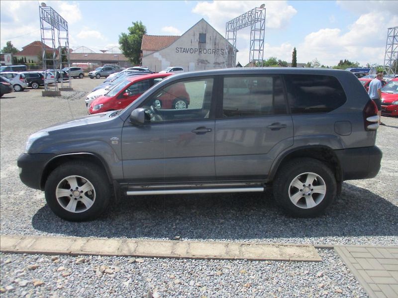 Toyota Land Cruiser 3,0 D4D, 4X4, klima,tažne zař. - fotka 4 z 24