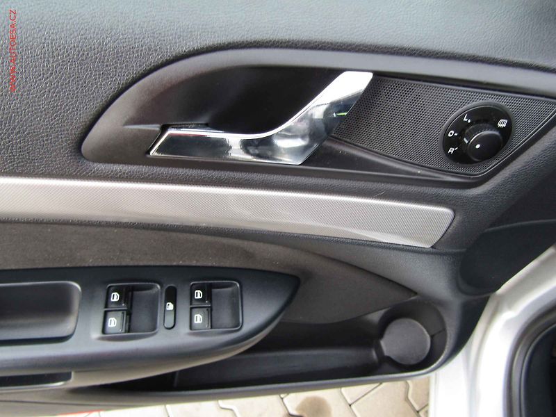 Škoda Octavia (2012) 1.6 TDi, ČR, Elegance - fotka 11 z 15