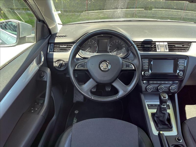 Škoda Octavia 1,4 TSi 103 kw Elegance  Xenon - fotka 16 z 46