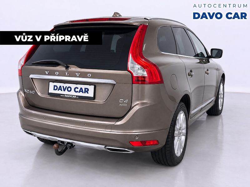 Volvo XC60 2,4 D4 140kW Summum 4x4 Aut. C - fotka 5 z 12