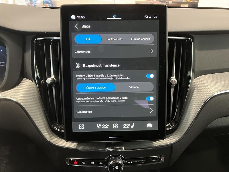 Volvo XC60 T6 AWD Black Edition Plus AT8 - fotka 32 z 40
