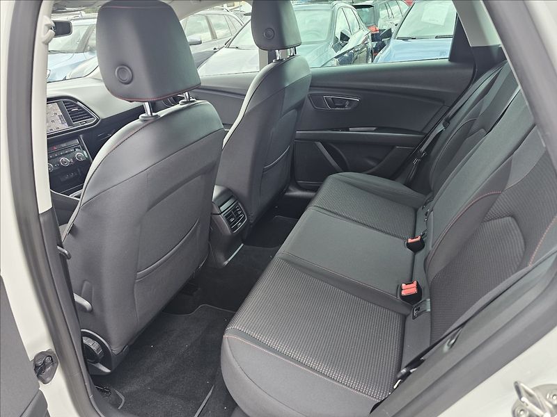 Seat Leon 1,4 TSi 92KW FR NAVI TEMPOMAT - fotka 27 z 47