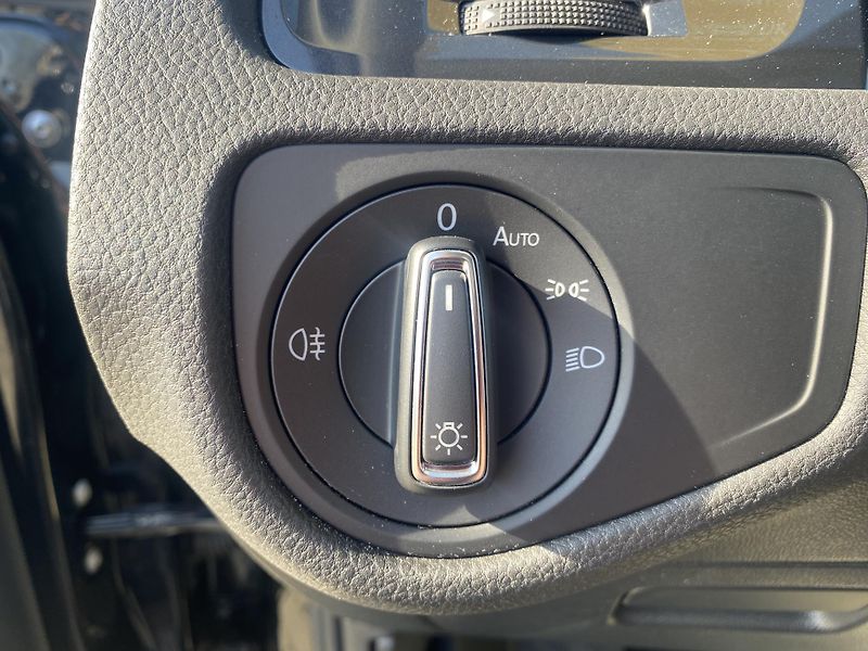 Volkswagen Golf 1.6TDi,PLNÁ VÝB.SUPER STAV!! - fotka 21 z 48