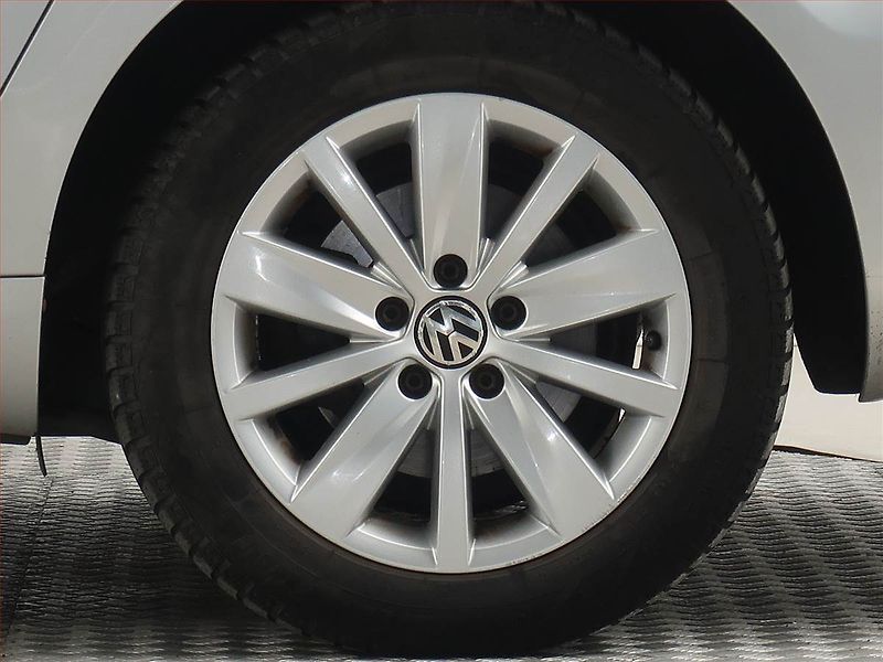 Volkswagen Passat (2011) 2.0 TDI, Automat, nová STK - fotka 15 z 20