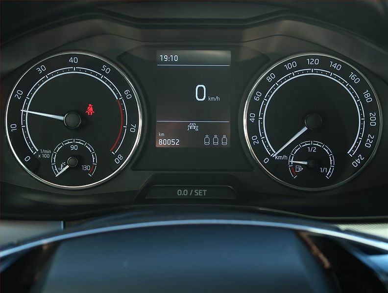 Škoda Scala (2022) Ambition 1.0 TSI, Tempomat - fotka 11 z 17