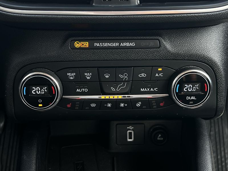 Ford Focus 1.5 110kW LED, HEAD-UP, B&O,TZ - fotka 14 z 25