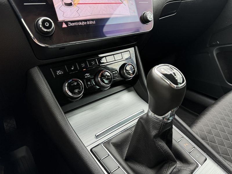 Škoda Superb (2022) 2.0 TDi 110 kw/tažné/DPH - fotka 21 z 25