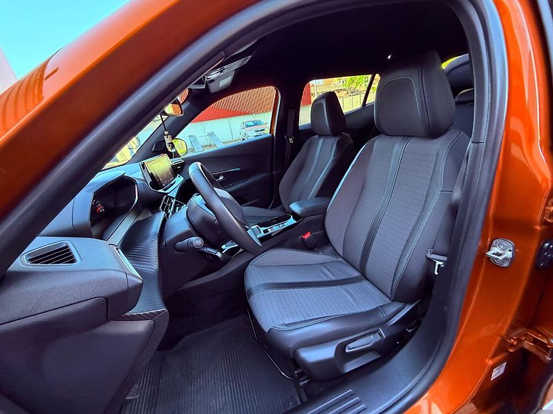 Peugeot 2008 1.2 PureTech Allure, Záruka - fotka 15 z 28