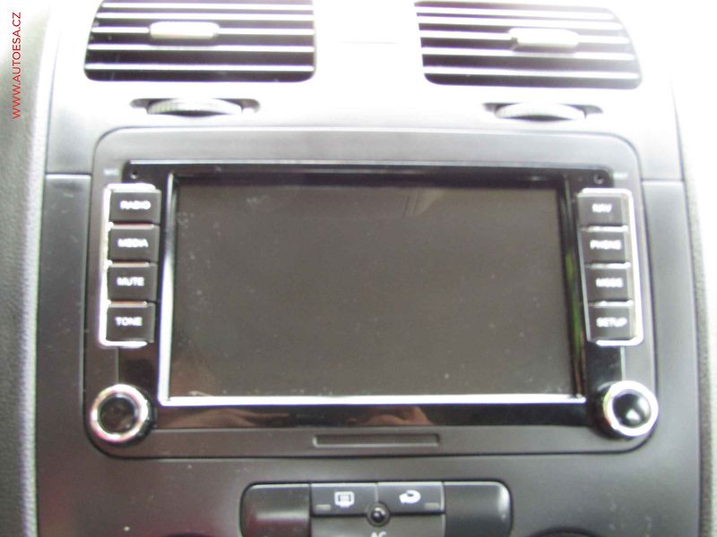 Volkswagen Golf (2008) 1.6 MPi, Navi, AC - fotka 14 z 17