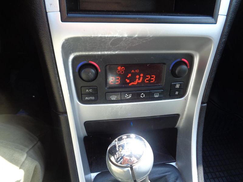 Peugeot 307 1,6 HDI - fotka 9 z 17