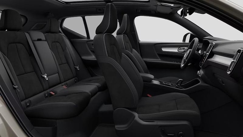 Volvo XC40 (2026) B3 AUT DARK PLUS - fotka 4 z 18