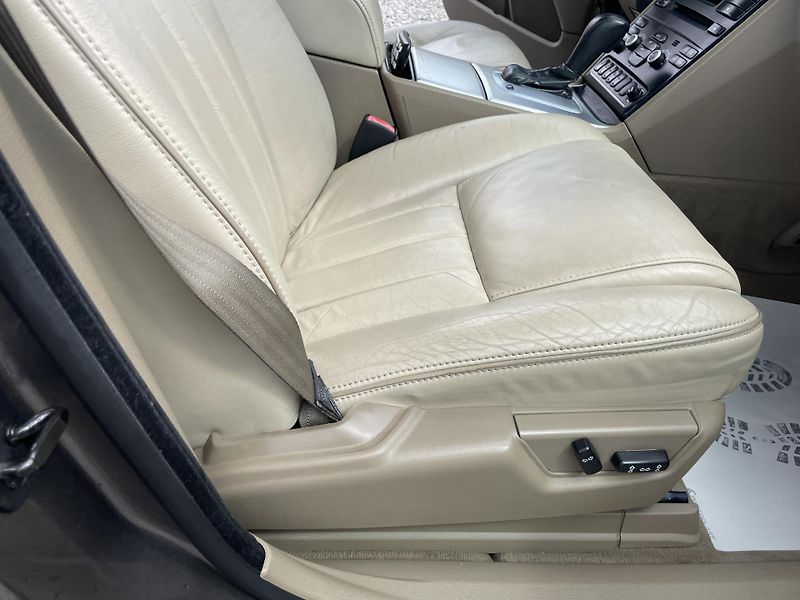 Volvo XC90 2.5TDi D5 200PS AWD R-DESIGN!! - fotka 148 z 180