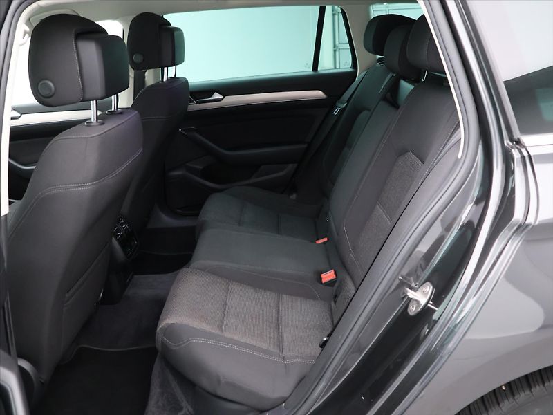 Volkswagen Passat 2,0 TDI 110kW DSG LED 1.Maj - fotka 15 z 31