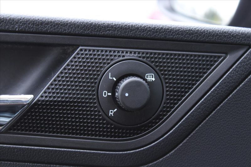 Škoda Rapid 1.0 TSI 81kW 1.MAJ ČR DPH - fotka 20 z 21