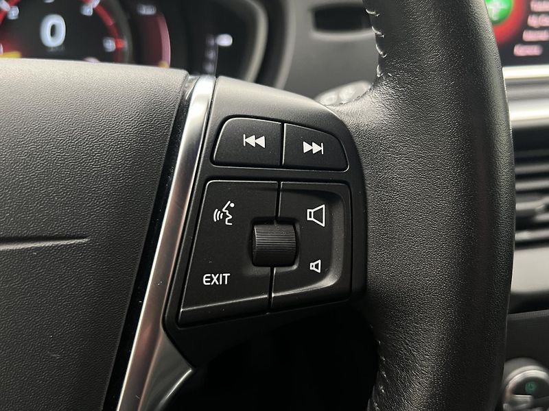 Volvo V40 CC D3 PLUS AUT - fotka 25 z 39