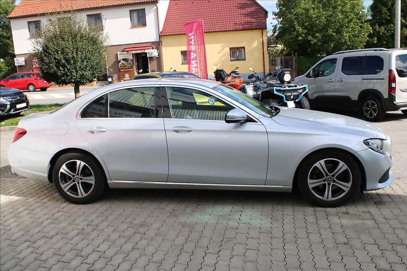 Mercedes-Benz Třídy E 2,0 CGi Avantgarde 42700 Km - fotka 3 z 4
