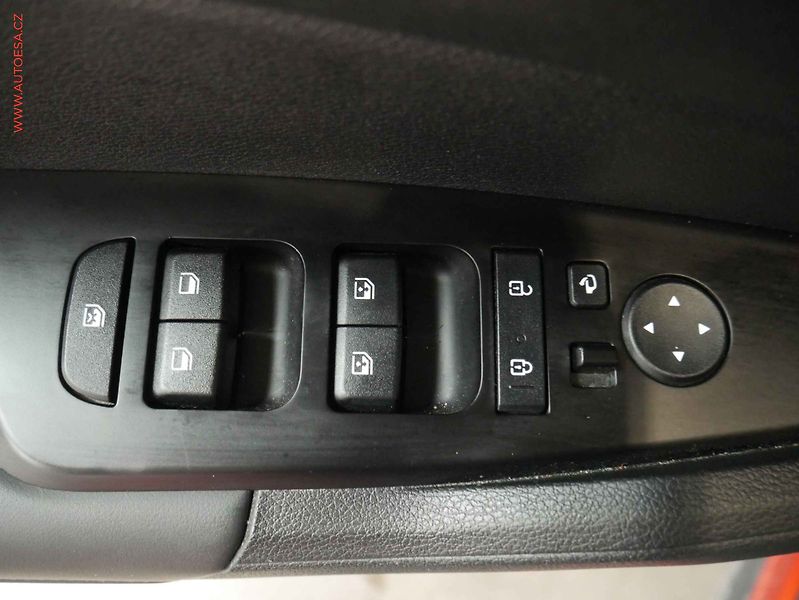 Kia Sportage (2023) 1.6 T-GDi, ČR, AT, LED - fotka 20 z 22