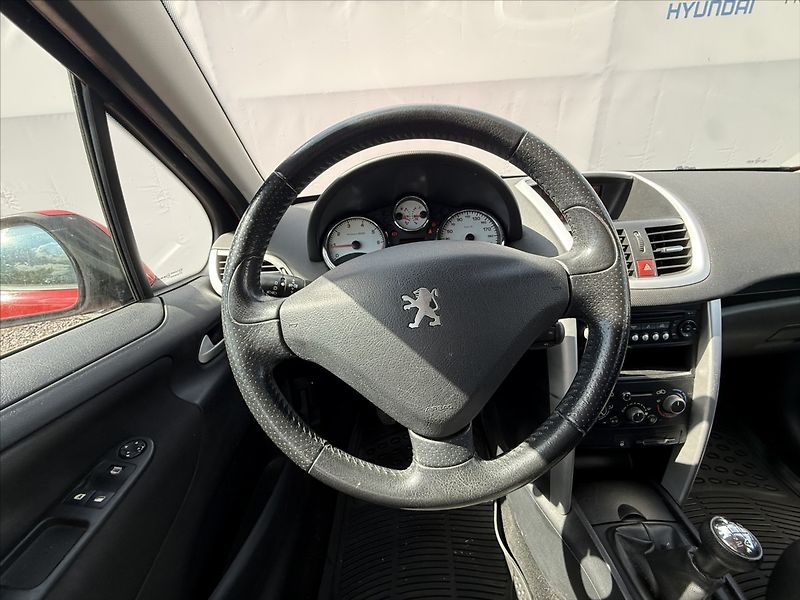 Peugeot 207 1,4 55kW Active - fotka 7 z 15