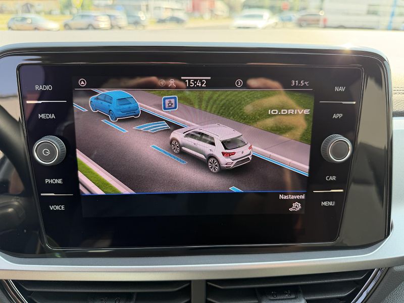 Volkswagen T-Roc 1,5 TSi/110kW LIFE - DSG,TZ,.. - fotka 25 z 64