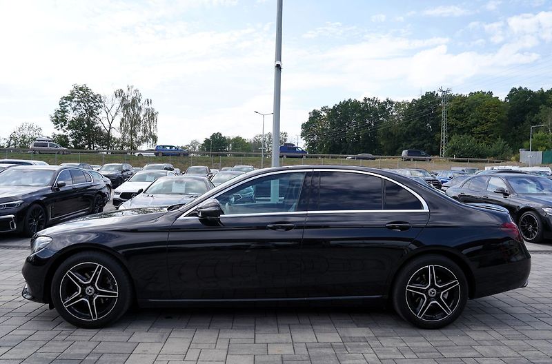 Mercedes-Benz Třídy E E 220d AMG/LED/AT9/kůže - fotka 3 z 46