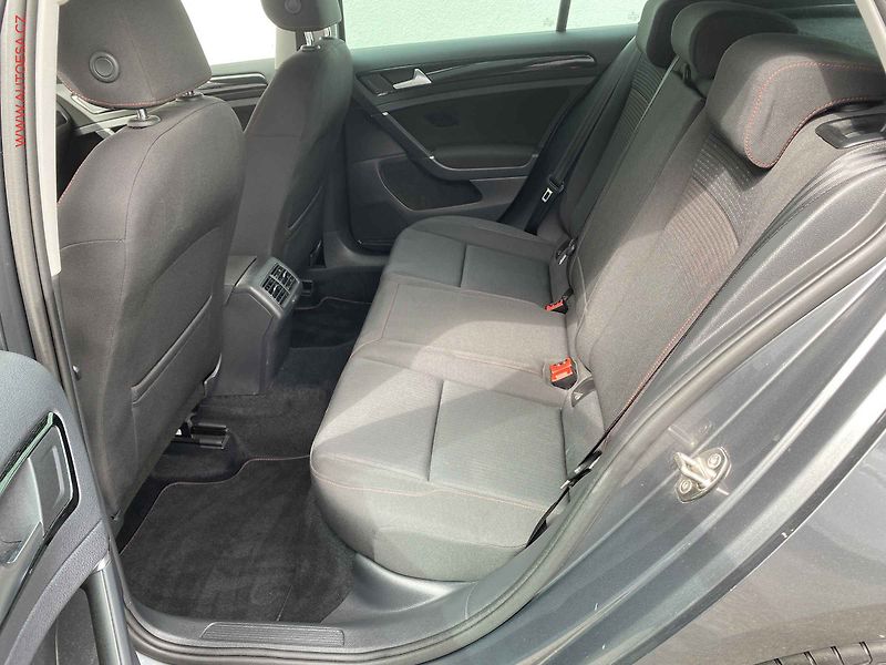 Volkswagen Golf (2017) 1.5 TSi, Sound, LED, navi, - fotka 10 z 18