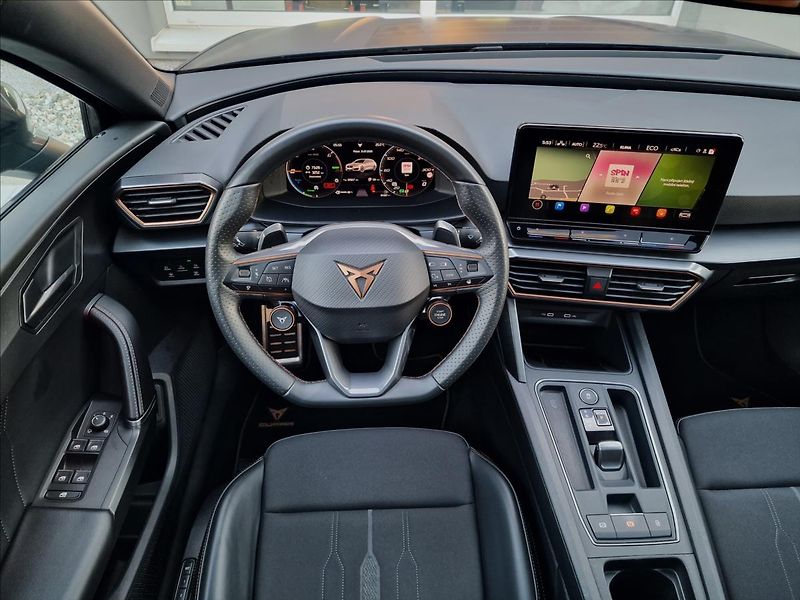 Cupra Leon 1.4TSI e-HYBRID 180kW DSG ST - fotka 12 z 50