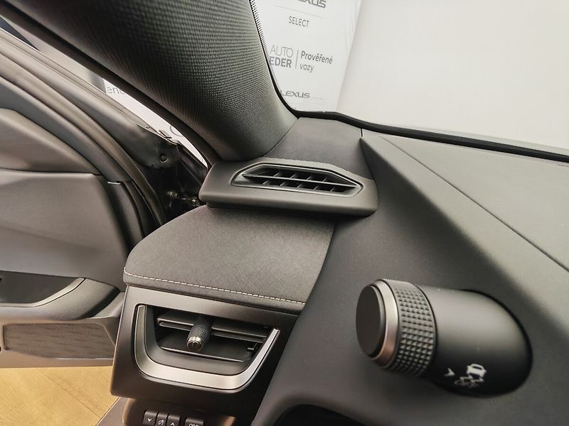 Lexus UX 300h 300h 4x2 F Sport Design - fotka 27 z 40
