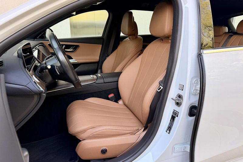 Mercedes-Benz Třídy E (2024) E 300de 4Matic  - fotka 19 z 68